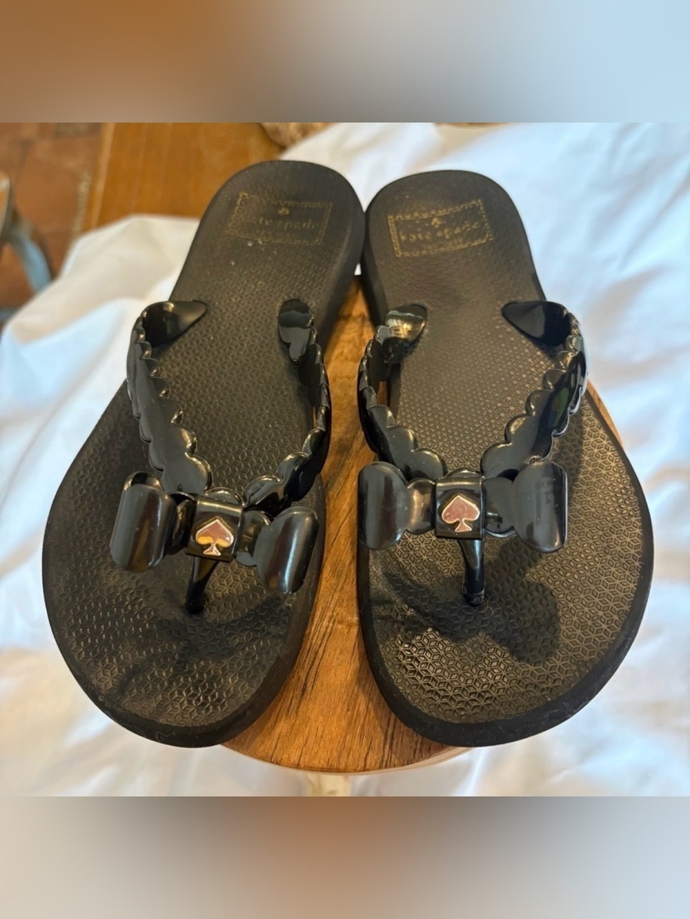 Kate Spade Size 6 Black Denise Bow Flip Flops Scalloped Straps
